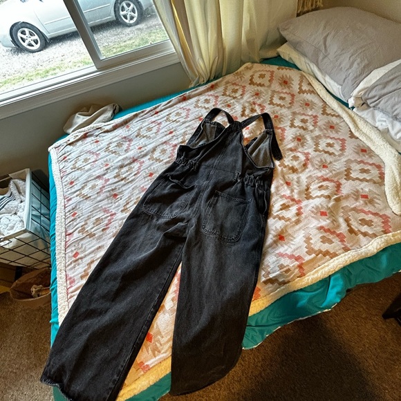 Light wash black overalls size medium - Picture 2 of 7